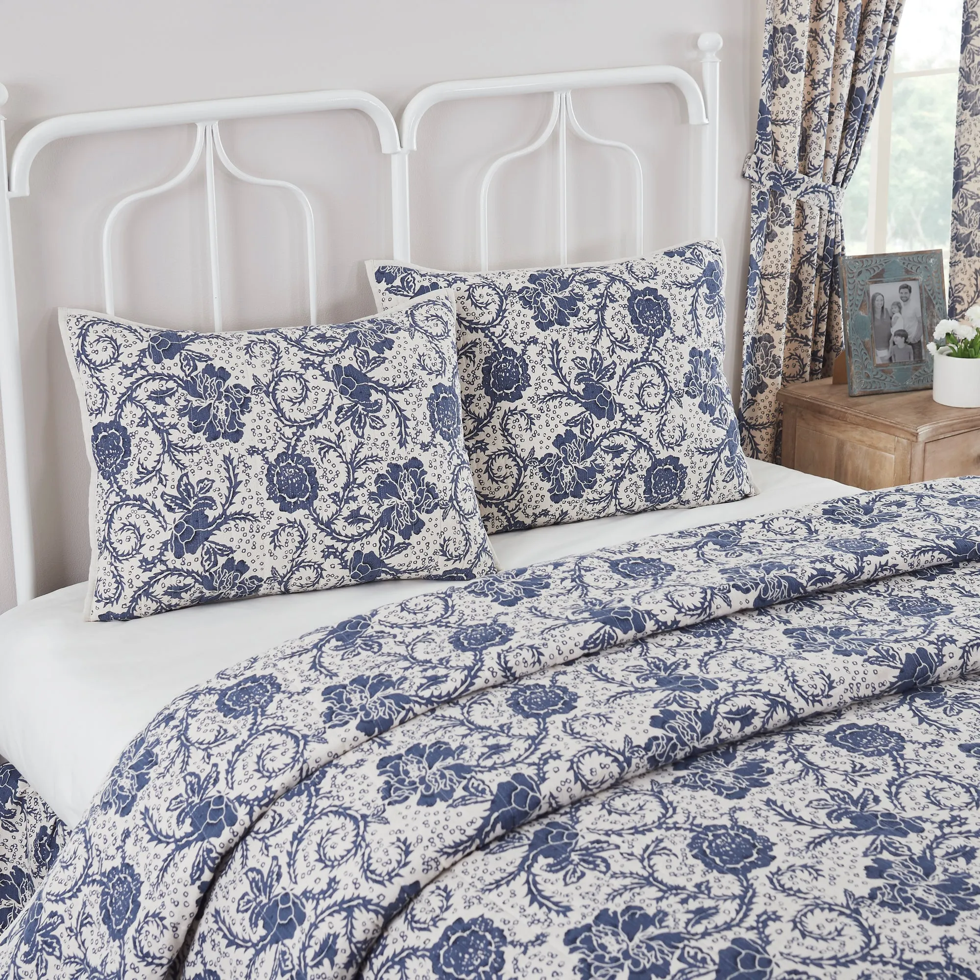 Dorset Navy Floral Quilted Standard Sham 21x27"